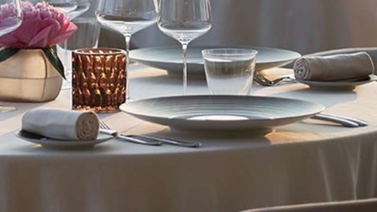 Θεσσαλονίκη: Δεκάδες επιχειρηματίες με δηλητηρίαση μετά από γεύμα που παρέθεσε τράπεζα σε γνωστό εστιατόριο