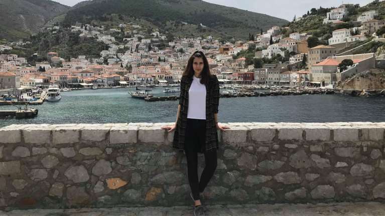 Πένθος στη Λάρισα για τη 19χρονη Θάλεια: &quot;Πέρυσι τρώγαμε γλυκά γιατί ήταν χαρούμενη και φέτος θα πάμε στην κηδεία της&quot;