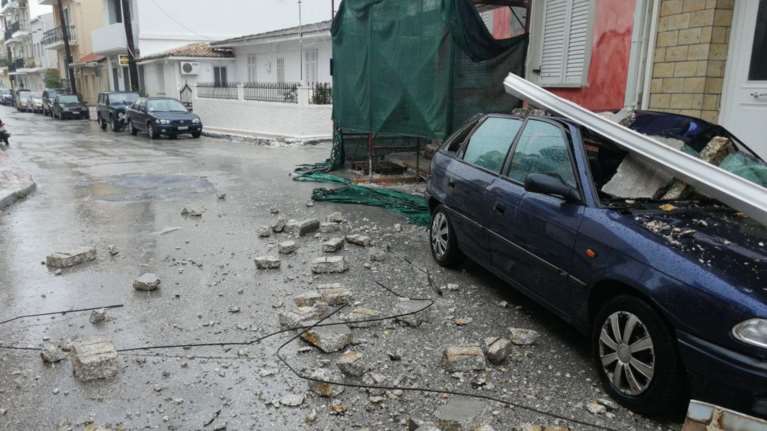 &quot;Ιανός&quot;: Η αυτοψία Χαρδαλιά στη Ζάκυνθο - Μέχρι το βράδυ θα αποκατασταθεί η ηλεκτροδότηση [βίντεο]