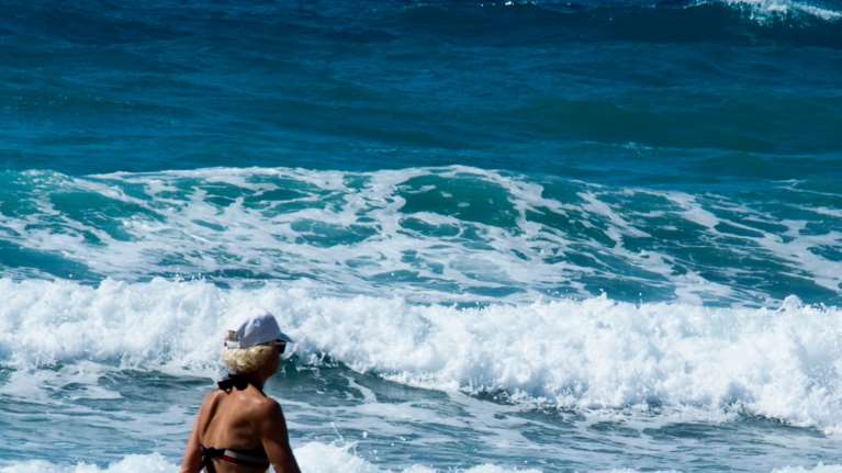 Καιρός: Ζέστη και δυνατά μελτέμια και σήμερα - Οκτώ μποφόρ με άνοδο της θερμοκρασίας