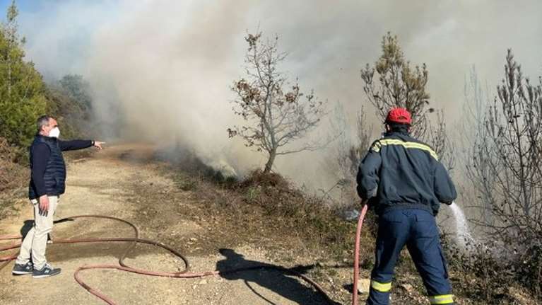 Μάνη: Σε εξέλιξη μεγάλη φωτιά – Στην μάχη ισχυρές δυνάμεις της πυροσβεστικής και δύο αεροσκάφη