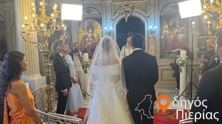 Η Αφροδίτη Σκαφίδα με κατακόκκινο φόρεμα στον γάμο του γιου του Πύρρου Δήμα - Οι τρυφερές ευχές της