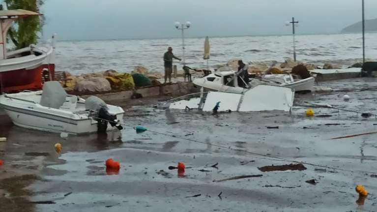 Κακοκαιρία Ιανός: Σαρώνει την Κεφαλονιά, διακοπές ρεύματος, νερού και πτώσεις δέντρων [εικόνες]