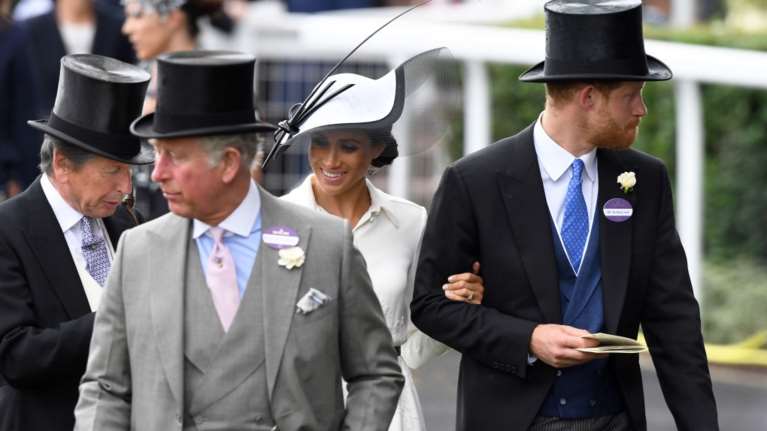 Η Καμίλα άνοιξε τη βασιλική κατοικία που διαμένει με τον Κάρολο - Οι φωτογραφίες της Μέγκαν που προκάλεσαν αίσθηση