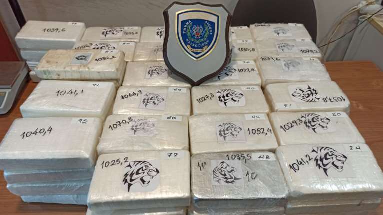 Τεράστια ποσότητα κοκαϊνης στην Πάτρα: 105 κιλά αξίας τουλάχιστον 5 εκατ. ευρώ [εικόνες]