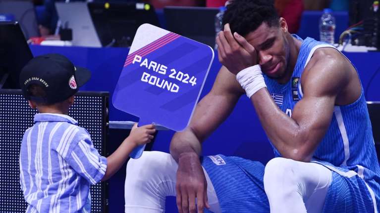 Η συγκίνηση του Γιάννη Αντετοκούνμπο μαζί με τα παιδιά του μετά την πρόκριση - Το πρώτο μήνυμα [εικόνες - βίντεο]