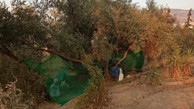 Λόφος Φιλοπάππου: Ο Δήμος Αθηναίων απομάκρυνε τις σκηνές - Είχαν κατασκηνώσει παράνομα για τρία χρόνια [εικόνες]