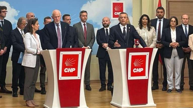 Τουρκία: Στο συνέδριο του CHP ο Γ. Παπανδρέου και ο Χ. Δούκας - Στήριξη στον προφυλακισμένο Ιμάμογλου