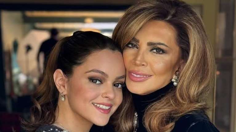 Η Μαριτίνα Ντενίση μας ανοίγει το υπνοδωμάτιό της - Αρχοντικό, στο χρώμα της μέντας