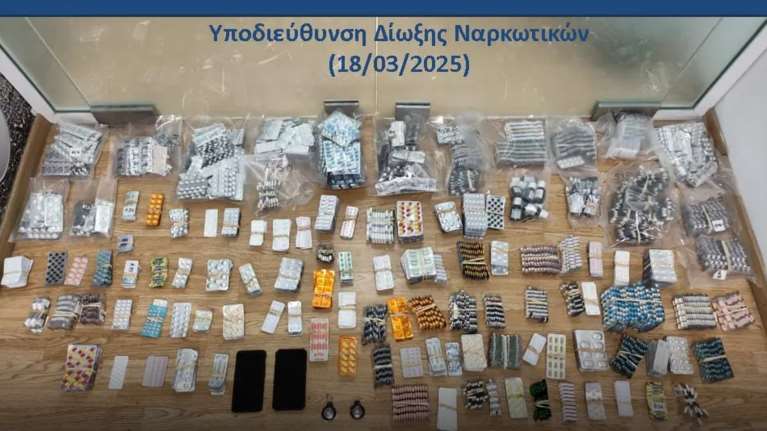 Συνελήφθησαν στο &quot;Ελ. Βενιζέλος&quot; δυο μέλη διεθνούς σπείρας με φαρμακευτικά και ναρκωτικά σκευάσματα