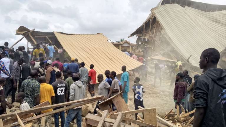 Σοκ στη Νιγηρία: Τουλάχιστον 21 νεκροί μαθητές από κατάρρευση σχολικού κτιρίου