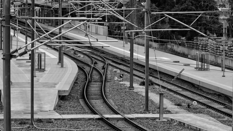 Πυρά ΝΔ για τις αποσπάσεις δύο υπαλλήλων της ΡΑΣ στον ΣΥΡΙΖΑ - "Τις υπέγραψαν οι υπουργοί σας" απαντά η Κουμουνδούρου