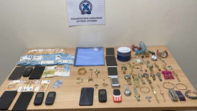 Ο απατεώνας κουστουμαρισμένος &quot;λογιστής&quot; με τις... 93 δικογραφίες και λεία 300.000 ευρώ από ηλικιωμένους