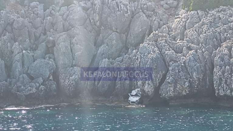 Σοκ στην Κεφαλονιά: Νεκρός 23χρονος σε τροχαίο, έπεσε με το αυτοκίνητο στη θάλασσα