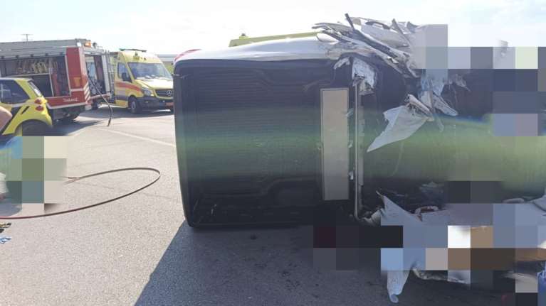 Ελεύθερος ο οδηγός του φορτηγού που εμπλέκεται στο θανατηφόρο τροχαίο στη Χαλκηδόνα - Νεκρός πατέρας και γιος