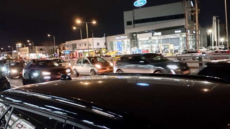 Στο &quot;κόκκινο&quot; η Κηφισίας μετά από τροχαίο στο &quot;Υγεία - Κομφούζιο και στα δύο ρεύματα [εικόνες]