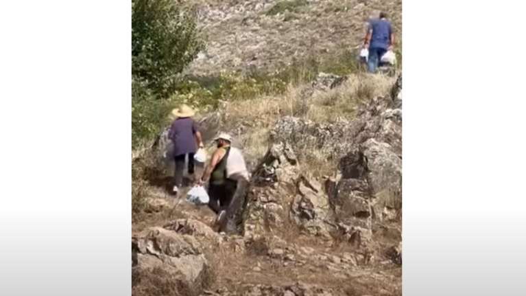 Εικόνες προσφυγιάς σε χωριά των Τρικάλων: Πλημμυροπαθείς κατεβαίνουν από τα βουνά για να πάρουν φαγητό [εικόνες]