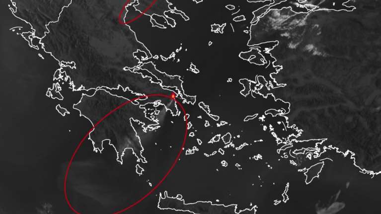 Meteo για φωτιά στην Αττική: Σε απόσταση πάνω από 300 χλμ μεταφέρθηκε ο καπνός