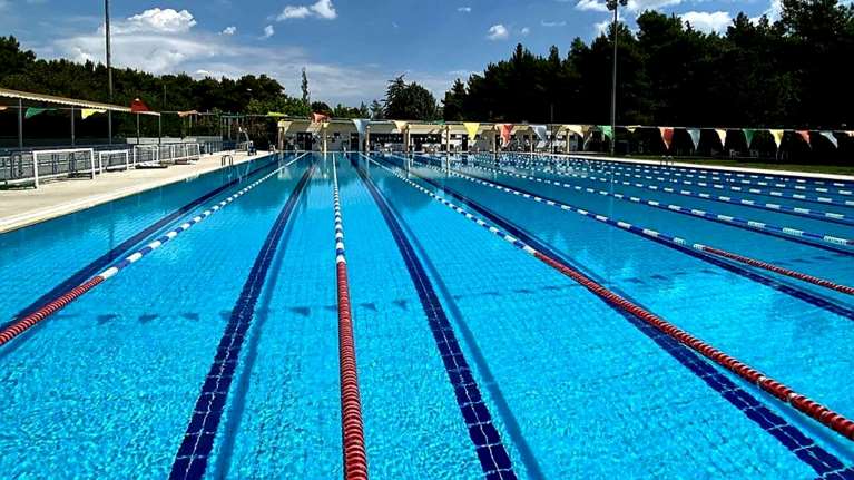 Ενεργειακή κρίση στη Γαλλία χτυπά τις δημοτικές πισίνες: Κλείνουν εξαιτίας των &quot;αλμυρών&quot; λογαριασμών ρεύματος