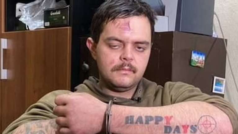 Οι Ρώσοι εξευτελίζουν στην τηλεόραση Αγγλο που πολεμούσε με τους Ουκρανούς- Τον έχουν δείρει άσχημα