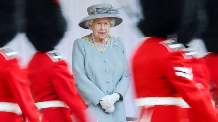 Yπό ιατρική παρακολούθηση η βασίλισσα Ελισάβετ: Ανησυχία για την υγεία της - Η ανακοίνωση του Μπάκιγχαμ