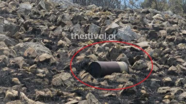 Η φωτιά στο όρος Πάικο έφτασε σε πεδίο βολής: Φόβοι για τις οβίδες και συνεχείς αναζωπυρώσεις από τους ανέμους [εικόνες]