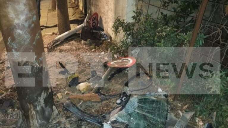 Σοβαρό τροχαίο στο Κορωπί: ΙΧ έπεσε σε κολώνα - Σε κρίσιμη κατάσταση ο οδηγός