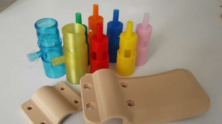 Κορονοϊός: Ελληνες ερευνητές δημιουργούν μάσκες και απαραίτητα εξαρτήματα με 3D εκτυπωτές [εικόνες]