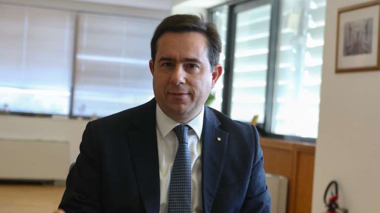 Μηταράκης: Είναι δεδομένο ότι θα έχουμε κι άλλα κρούσματα κορονοϊού σε δομές μεταναστών [βίντεο]