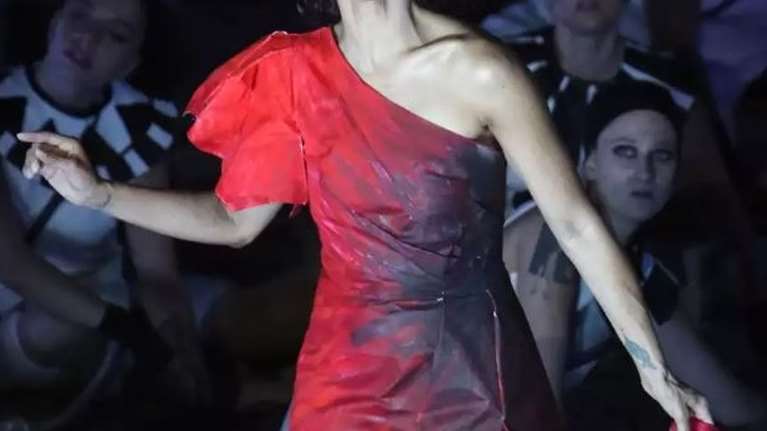 Μαρίνα Σάττι: Αποθεώθηκε στην Επίδαυρο - Η εντυπωσιακή εμφάνιση στην παράσταση &quot;Ικέτιδες&quot; - Βίντεο