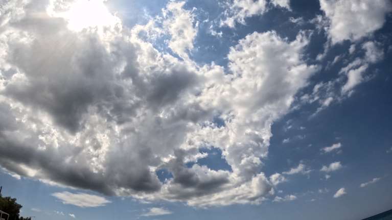 Η κακοκαιρία τελείωσε, αλλά οι τοπικές βροχές επιμένουν - Ποιες περιοχές αφορά