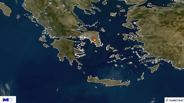Φωτιά στο Κορωπί: Ορατή από δορυφόρο - Οι καπνοί έφτασαν μέχρι την Ύδρα