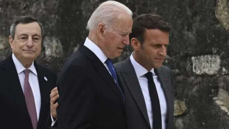 Πόλεμος στην Ουκρανία: Μπάιντεν και Ευρωπαίοι συμφώνησαν να εντείνουν κυρώσεις και κόστος για τη Ρωσία