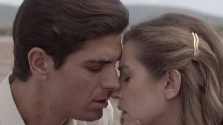 Χαλαρές στιγμές για τη Λενιώ και τον Λάμπρο- Απολαμβάνουν τον ήλιο και τη θάλασσα