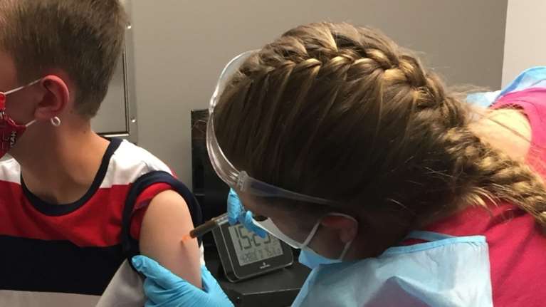 Κορονοϊός: Αποκάλυψη Φάουτσι - Προς έγκριση &quot;πολύ σύντομα&quot; το εμβόλιο της Pfizer για εφήβους 12-15 ετών στις ΗΠΑ