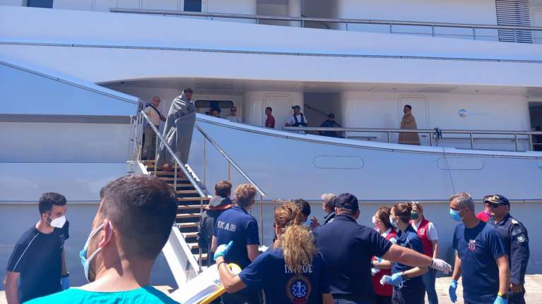 Ναυάγιο στην Πύλο: Τηλεφωνικό κέντρο για αναγνώριση των θυμάτων - Στο κτίριο Κεράνης θα δίνουν DNA οι συγγενείς