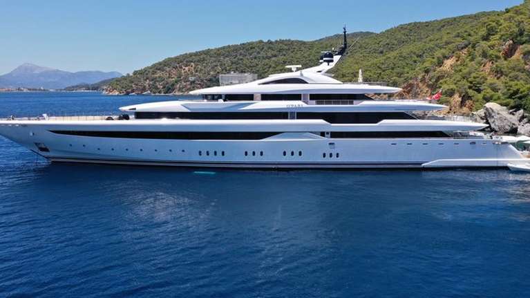 Απόβαση στην Ψαρρού από το ελληνικό mega yacht που θάμπωσε τη Μύκονο - Σε ποιον ανήκει [εικόνες, βίντεο]