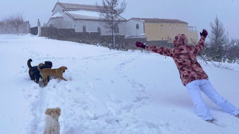Ισχυρή βροχόπτωση στην Αττική - Χιόνι σε Πάρνηθα και Πεντέλη - Εκλεισαν δρόμοι: Η εξέλιξη των φαινομένων μέχρι την Τετάρτη