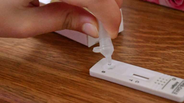 Κορονοϊός: Κάθε πότε οι ασυμπτωματικοί θα πρέπει να κάνουν self test; - Νέες οδηγίες του FDA