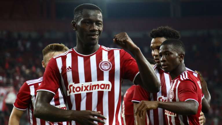 Ολυμπιακός: Τέλος η αγωνία για τους Καμαρά - Στον δρόμο της επιστροφής από τη Γουινέα