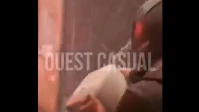 Αυτός είναι ο 27χρονος ακροδεξιός που έριχνε με μπιτόνι στον συρμό του ΗΣΑΠ - Είχε συλληφθεί ξανά το 2014 [βίντεο]