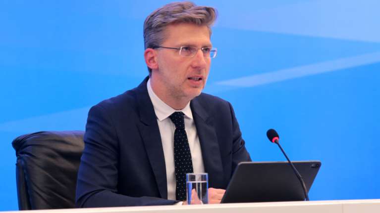 Άκης Σκέρτσος: Νέο πρόγραμμα τον Ιούλιο που θα καλύπτει το 85% της ρήτρας αναπροσαρμογής