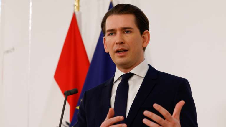 &quot;Αντάρτικο&quot; στην ΕΕ: Η Αυστρία ζητά περισσότερα εμβόλια και απειλεί να μπλοκάρει 100 εκατ. δόσεις της Pfizer