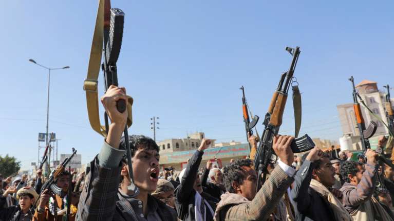 Bloomberg: Συμφωνία των Χούθι με Κίνα και Ρωσία - Τα πλοία τους δεν θα δέχονται επιθέσεις στην Ερυθρά Θάλασσα