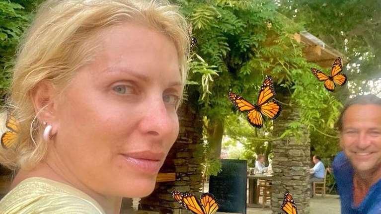 Ελένη Μενεγάκη: Ποζάρει εντελώς άβαφη με τον Μάκη Παντζόπουλο - "Η μεγαλύτερη ευτυχία..." [Εικόνα]