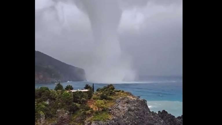Κακοκαιρία Daniel: Υδροστρόβιλος χτύπησε την Εύβοια - Δείτε το βίντεο