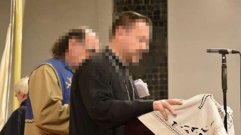 Eπίθεση στη Λυών: Αυτός είναι ο Έλληνας ιερέας, πατέρας τριών παιδιών