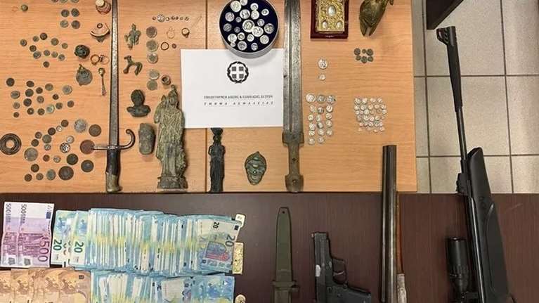 &quot;Πάμε βόλτα για σπαράγγια&quot;, τα &quot;γυφτούλια&quot; και οι &quot;ψείρες&quot;: Γλαφυρές κωδικές ονομασίες από το κύκλωμα των αρχαιοκάπηλων