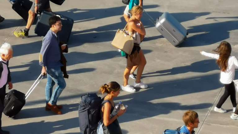 Τεστ κορονοϊού στους τουρίστες και κατά την αναχώρηση από την Ελλάδα - Σκέψεις για &quot;μοντέλο Σιγκαπούρης&quot;