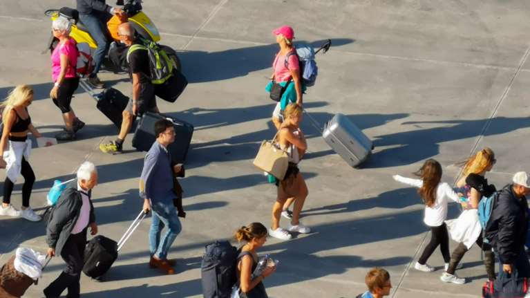 Επανεκκίνηση του τουρισμού στις 15 Μαΐου: Το &quot;στοίχημα&quot; των 15 εκατ. αφίξεων και ο ανταγωνισμός με τους... &quot;γείτονες&quot;